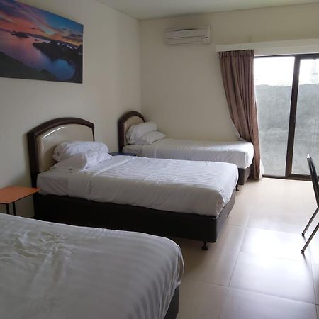Hotel Larensia Labuan Bajo Zimmer foto