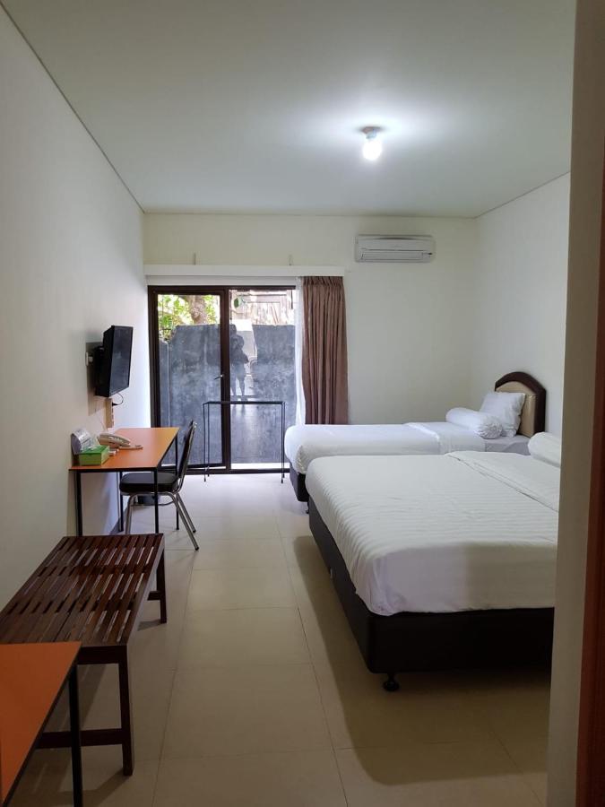 Hotel Larensia Labuan Bajo Exterior foto
