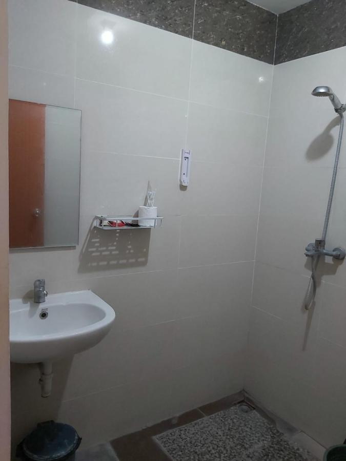 Hotel Larensia Labuan Bajo Zimmer foto