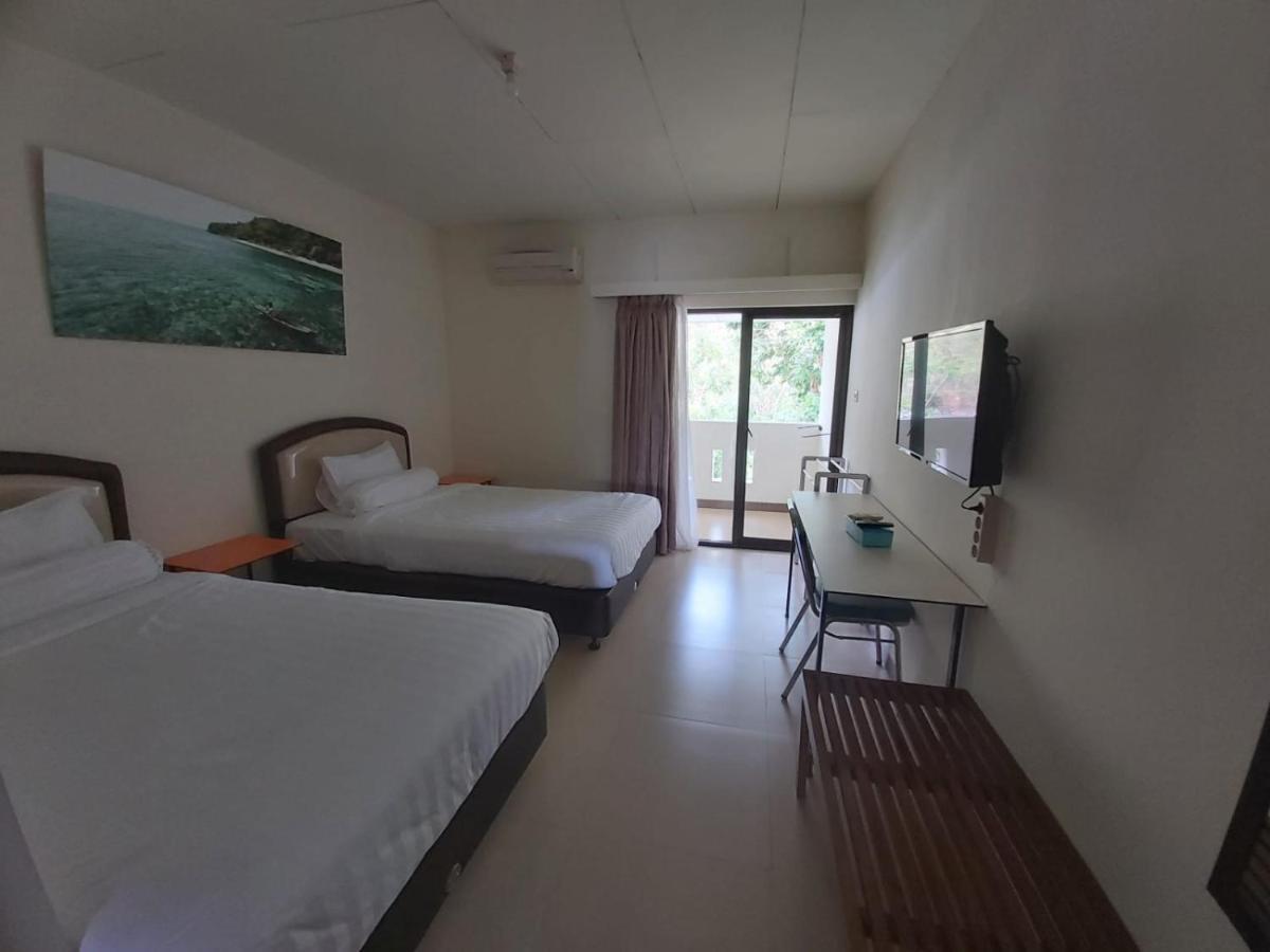 Hotel Larensia Labuan Bajo Exterior foto