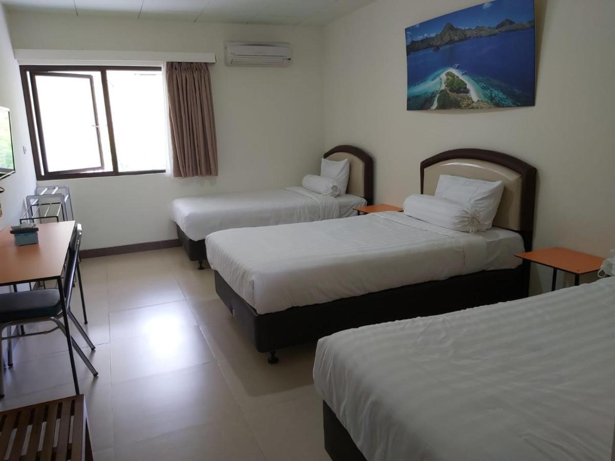 Hotel Larensia Labuan Bajo Exterior foto