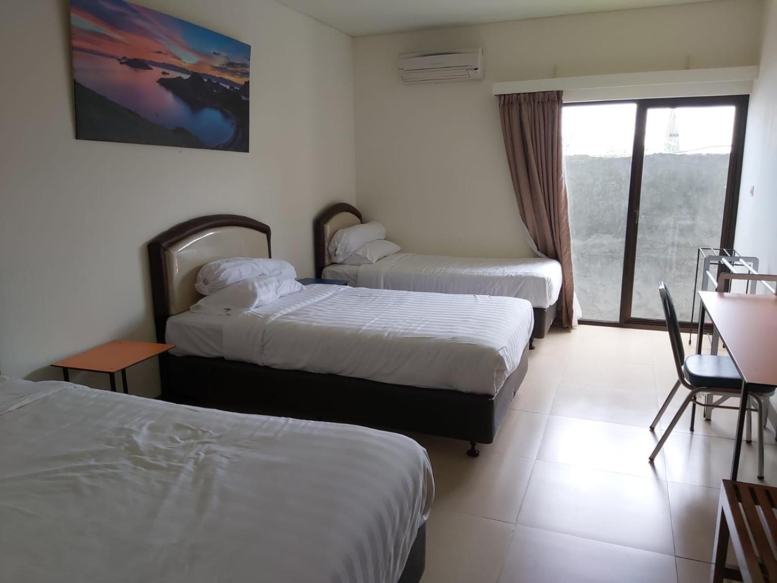Hotel Larensia Labuan Bajo Zimmer foto